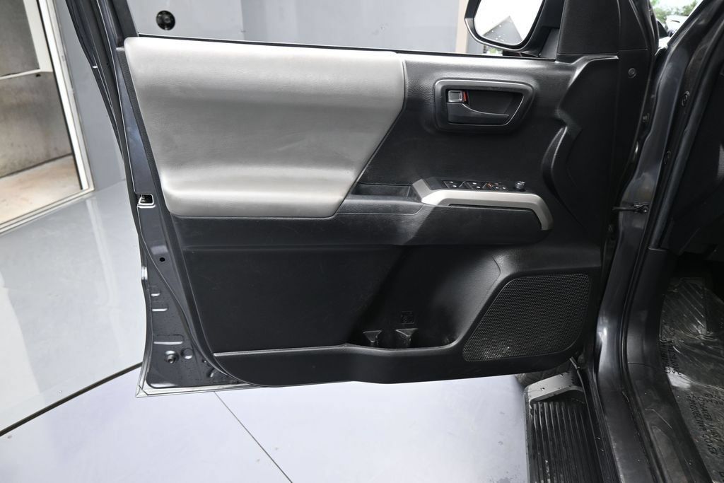 Used 2022 Toyota Tacoma SR5 w/ Technology Package RWD image 13