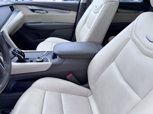Used 2021 Cadillac XT5 Premium Luxury image 18