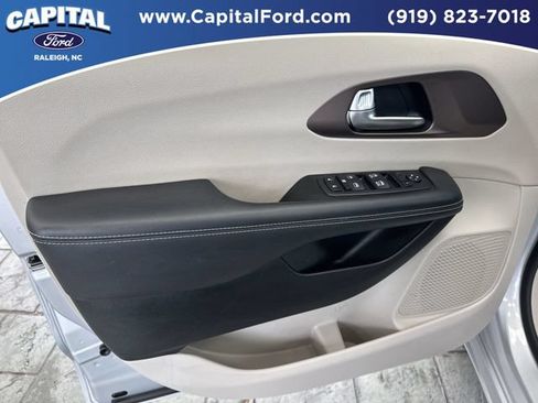 Used 2023 Chrysler Voyager LX FWD image 19