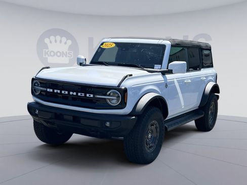 New 2025 Ford Bronco Outer Banks w/ Sasquatch Package AWD/4WD image 5