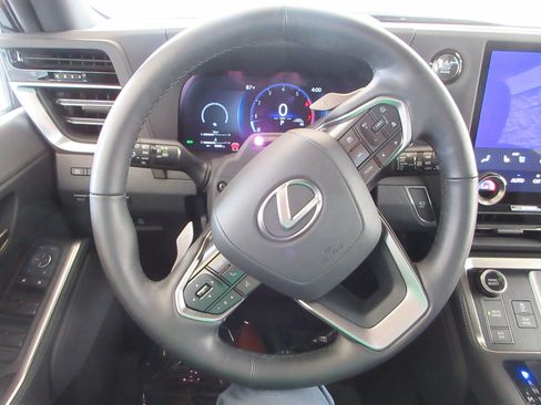 Used 2025 Lexus GX 550 w/ Cold Area Package AWD/4WD image 35