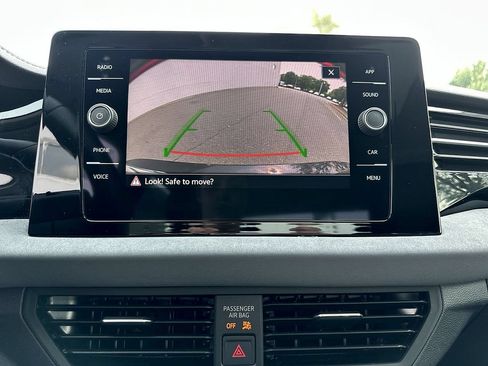 Used 2025 Volkswagen Jetta SE FWD image 23