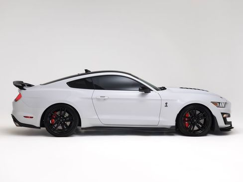 Used 2022 Ford Mustang Shelby GT500 w/ Technology Package RWD image 2