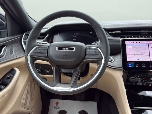 Used 2023 Jeep Grand Cherokee Limited RWD image 12