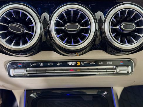 Used 2022 Mercedes-Benz GLB 250 GLB 250 image 18