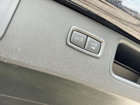 Certified 2026 Porsche Macan AWD/4WD image 22