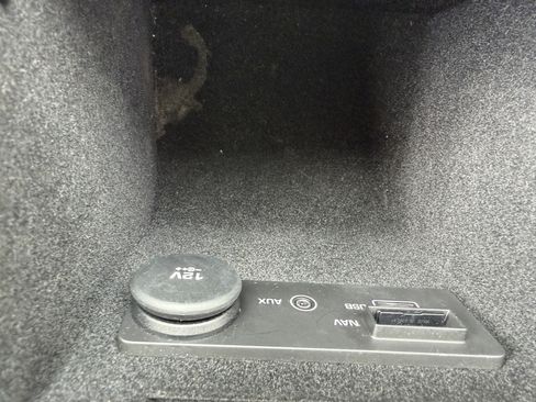 Used 2018 Jaguar XE image 36