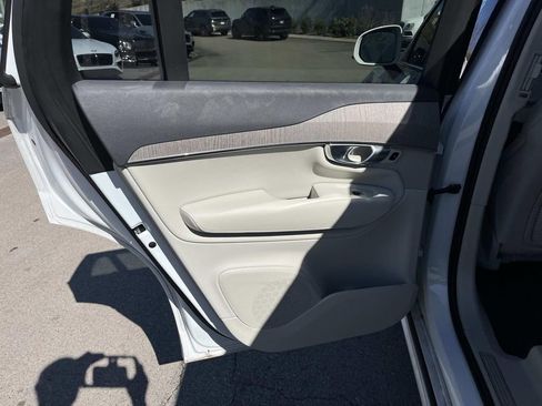 Used 2023 Volvo XC90 B6 Plus w/ Protection Package Premier image 18