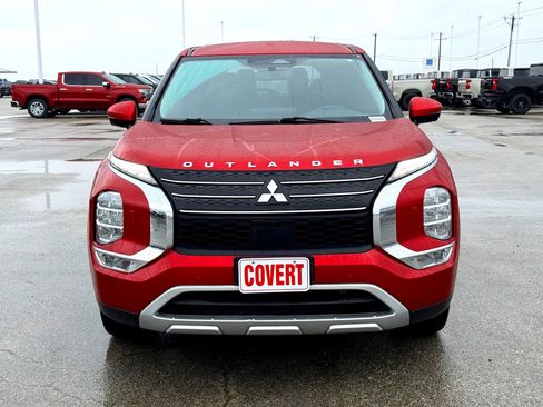 Used 2022 Mitsubishi Outlander SE image 3