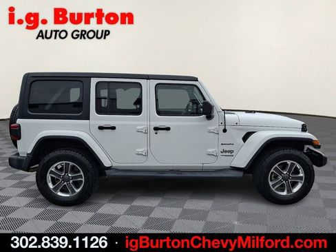 Used 2018 Jeep Wrangler Unlimited Sahara image 7