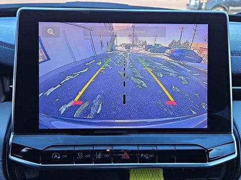 Used 2023 Jeep Compass Limited image 17