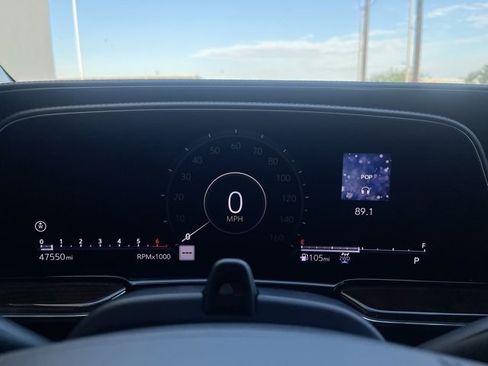 Used 2022 Cadillac Escalade ESV Premium Luxury Platinum image 11