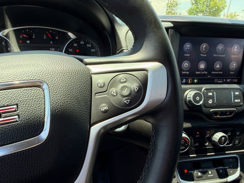 Used 2024 GMC Terrain SLT AWD/4WD image 14