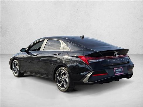 Used 2025 Hyundai Elantra SEL image 8