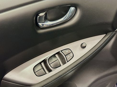 Used 2025 Nissan Leaf S image 15