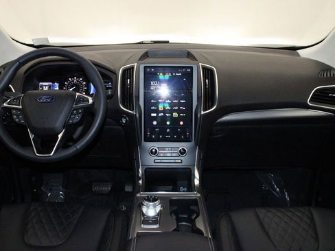 Used 2024 Ford Edge Titanium image 30