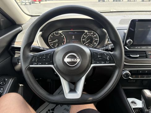 Used 2025 Nissan Altima 2.5 SV FWD image 20