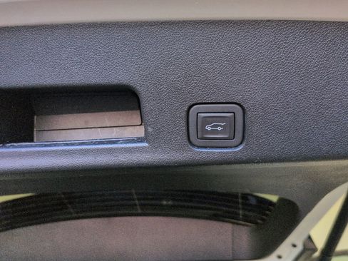 Certified 2025 GMC Acadia Elevation AWD/4WD image 36