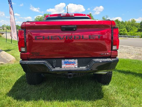 Used 2025 Chevrolet Colorado ZR2 w/ Technology Package AWD/4WD image 4