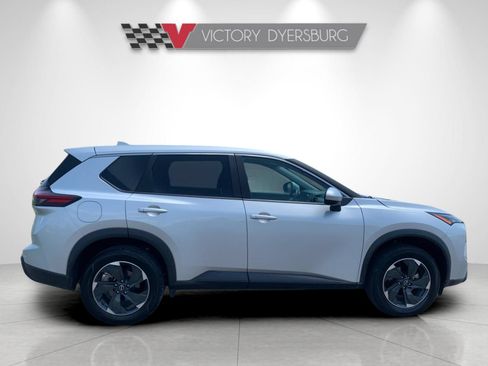 Used 2024 Nissan Rogue SV AWD/4WD image 3