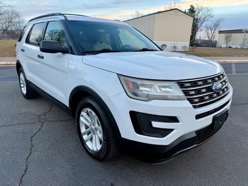 Used 2016 Ford Explorer FWD image 3