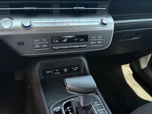 Used 2025 Hyundai Kona SEL FWD image 17