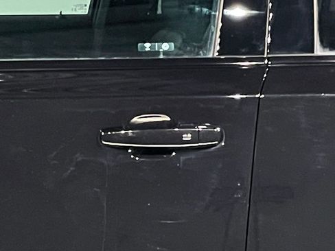 Used 2023 Chevrolet Traverse RS image 17