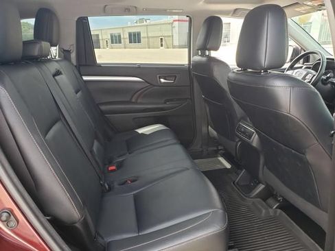 Used 2017 Toyota Highlander XLE AWD/4WD image 17