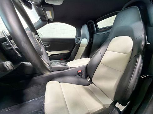 Certified 2025 Porsche 718 Boxster RWD image 5