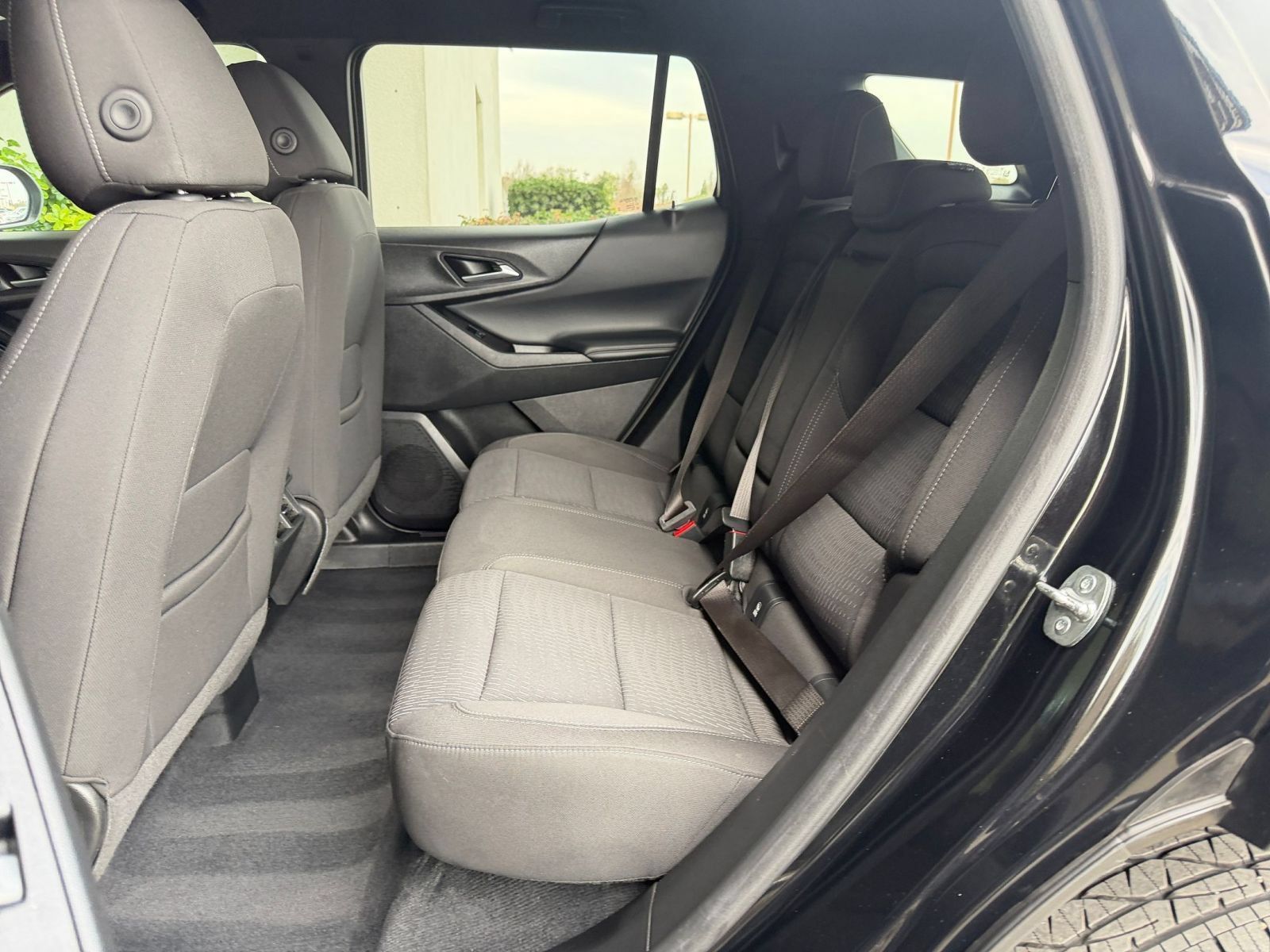 Used 2025 Chevrolet Equinox LT FWD image 37