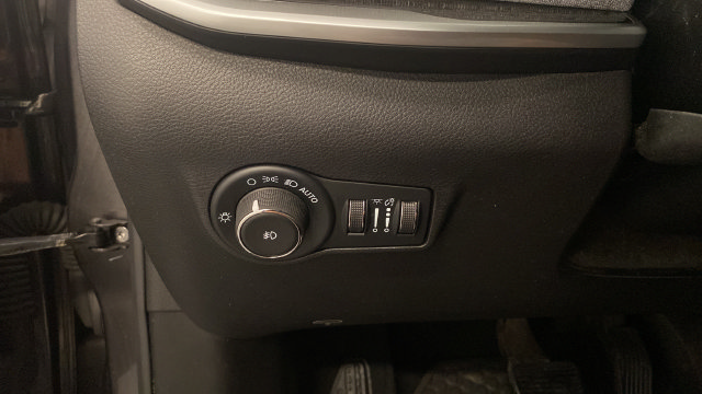 Used 2023 Jeep Compass Latitude w/ Convenience Group AWD/4WD image 24