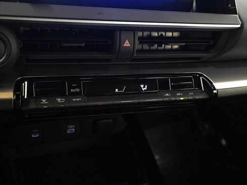 Used 2025 Toyota Prius LE image 21