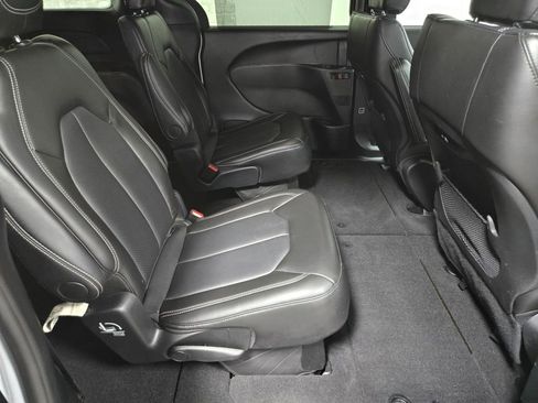 Used 2024 Chrysler Pacifica Touring-L w/ S Appearance Package AWD/4WD image 56
