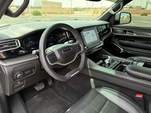 Used 2022 Jeep Wagoneer Series III w/ Premium Group I AWD/4WD image 14