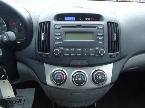 Used 2010 Hyundai Elantra GLS FWD image 14