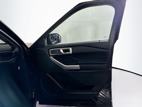 Used 2023 Ford Explorer XLT w/ Equipment Group 202A image 33