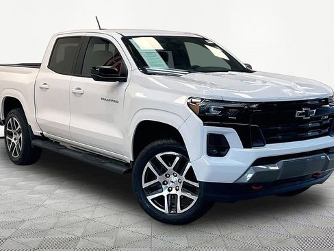 Used 2023 Chevrolet Colorado Z71 w/ Z71 Convenience Package 2 AWD/4WD image 3