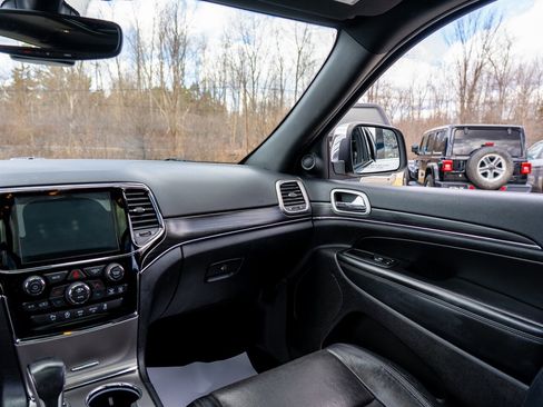 Used 2020 Jeep Grand Cherokee Limited w/ Luxury Group II image 27