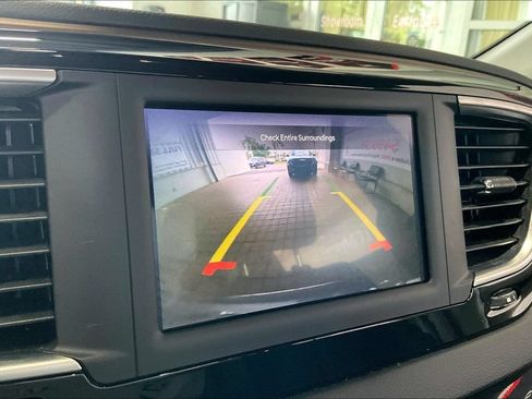 Used 2023 Chrysler Voyager LX FWD image 12