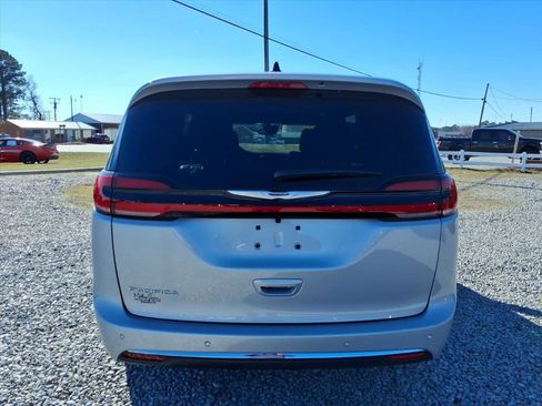 New 2026 Chrysler Pacifica Select FWD image 2