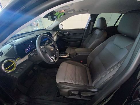 Used 2024 Chevrolet Trax LT w/ Driver Confidence Package FWD image 24