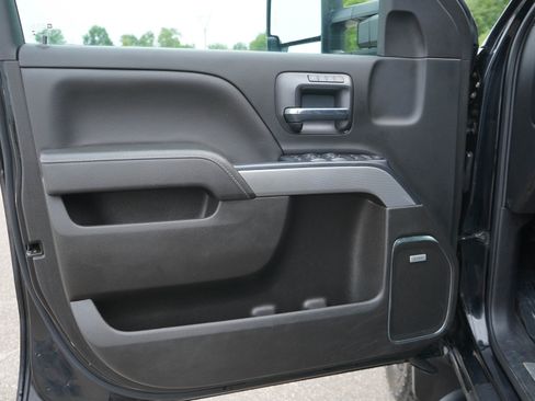 Used 2019 Chevrolet Silverado 2500 LTZ w/ Midnight Edition AWD/4WD image 20