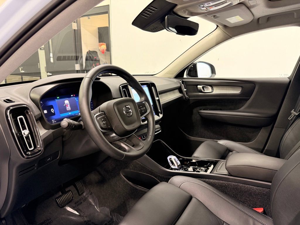 Used 2026 Volvo XC40 B5 Plus AWD/4WD image 11