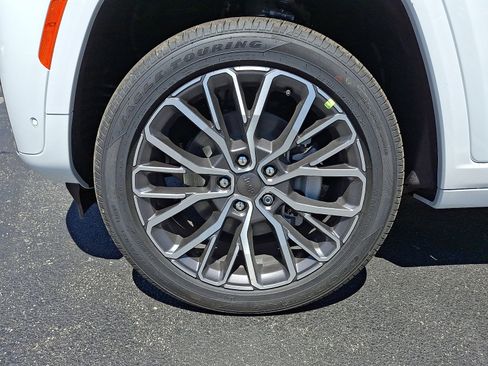 New 2026 Jeep Grand Cherokee L Summit w/ Advanced Protech Group IV AWD/4WD image 5