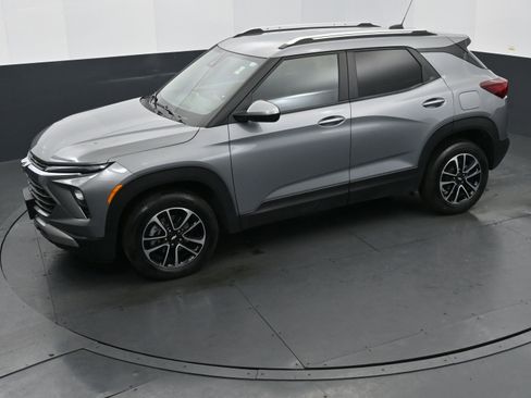 Used 2025 Chevrolet TrailBlazer LT w/ Driver Confidence Package image 27