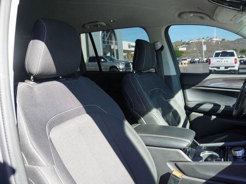 Used 2022 Jeep Grand Cherokee Laredo w/ Luxury Tech Group I image 23