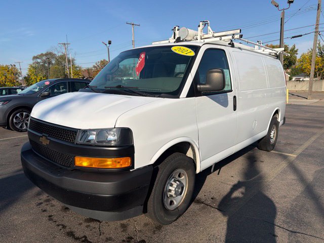 Used 2021 Chevrolet Express 2500 w/ Driver Convenience Package RWD image 3