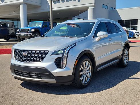 Used 2022 Cadillac XT4 Premium Luxury w/ Safety Alert Package FWD image 4