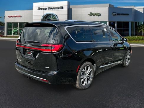 New 2026 Chrysler Pacifica Pinnacle w/ Trailer Tow Group image 9