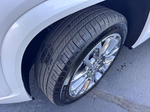 Used 2022 GMC Acadia Denali w/ Denali Technology Package image 15